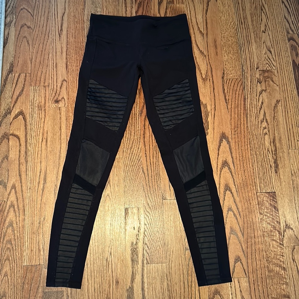 Women’s Alo Moto Leggings